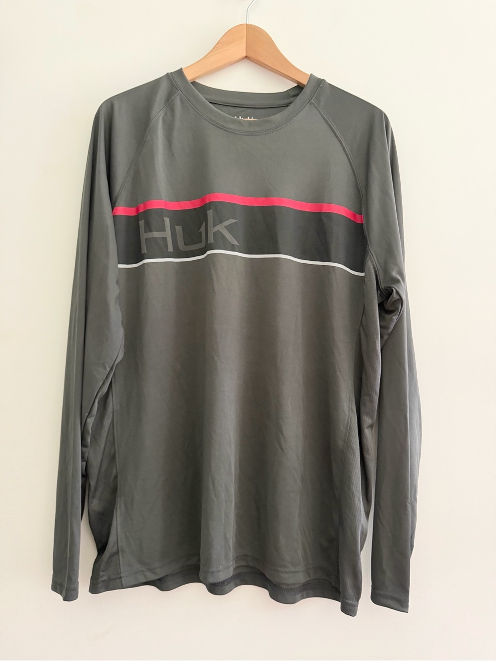Huk Men's Long Sleeve Performance Shirt Gray w Red Pink Stripe Large Fishing
